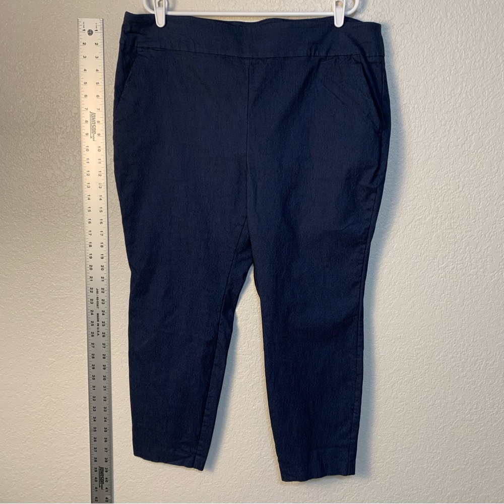 The Pioneer Woman Navy cropped  jeans lightweight fabric